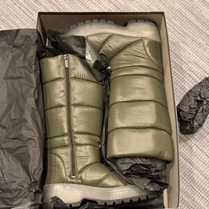 Aquatalia Arlo Recycled Nylon Olive Green Puffer Boots womens size 9.5